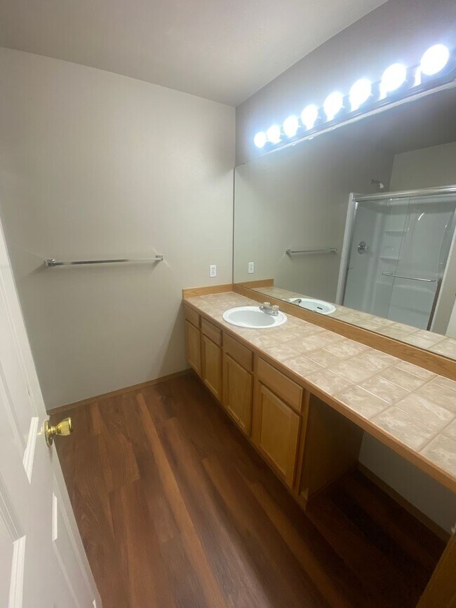 Building Photo - Move in special- 2 weeks free!  Lake Steve...