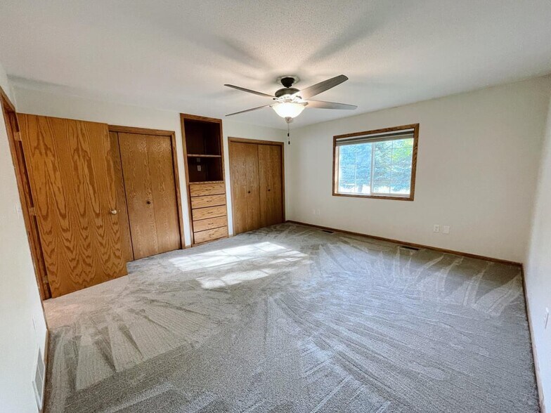 Building Photo - 805 W Southview Ct