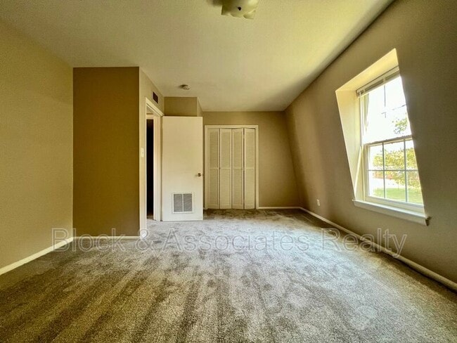 Building Photo - 3816 Country Club Rd