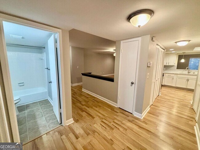 Building Photo - 58 Rumson Ct