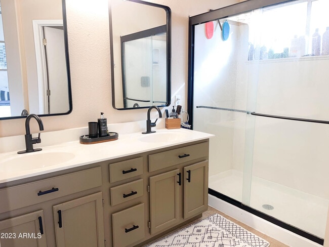 Building Photo - 1077 W Olive Ave