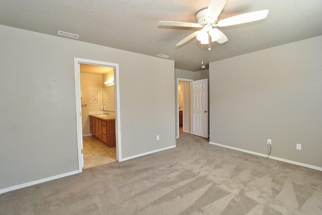 Building Photo - Immaculate Single-Level Home
