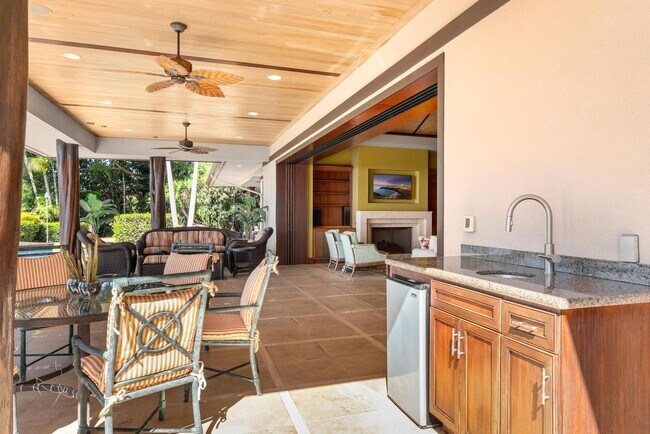 Building Photo - Luxury furnished 4 bedroom 3 bathroom with pool, spa, and outdoor showers
