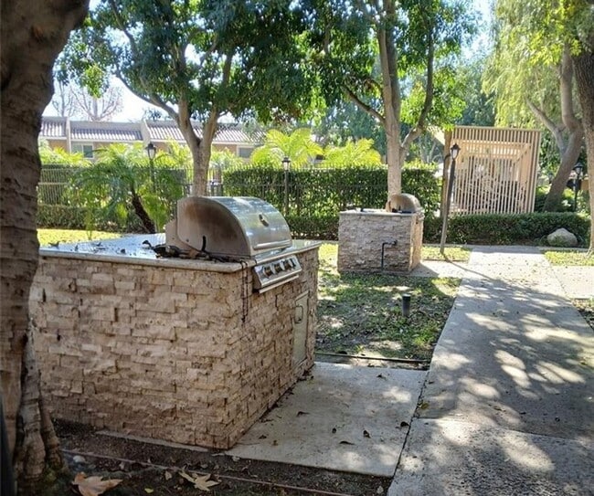 Building Photo - 2 Bedroom, 2 Bathroom South Coast Villas Second Floor Condo