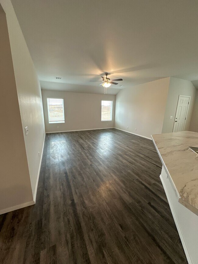 Building Photo - Now Pre-Leasing — Spacious 3 Bed, 2 Bath Home in Park Place!