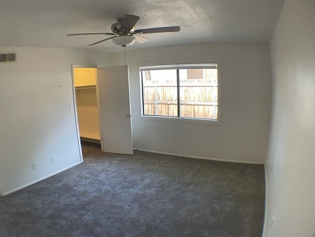 Building Photo - 3 Bedroom Home in Smokerise | Single-Level Living + Natural Light