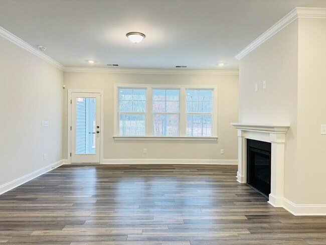 Building Photo - Single Family 4 Bedroom 3 Bathroom for Rent - Guest Bedroom Down