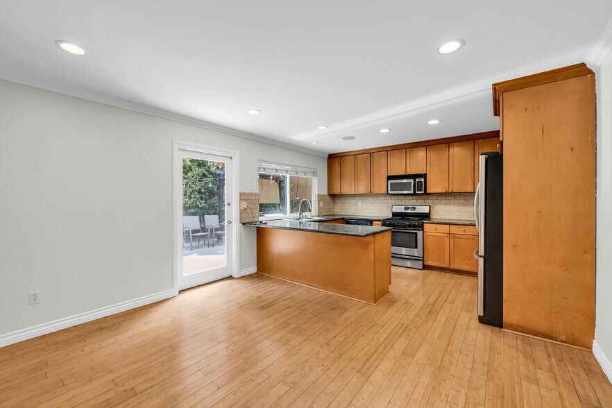 Building Photo - 13004 Lull St