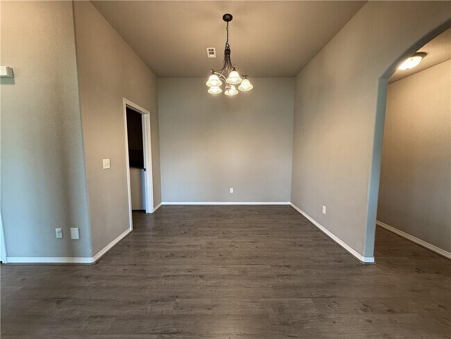 Building Photo - 4303 SW Slate Ln
