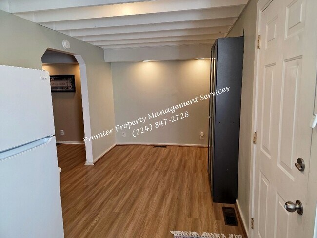 Building Photo - 916 3rd Ave