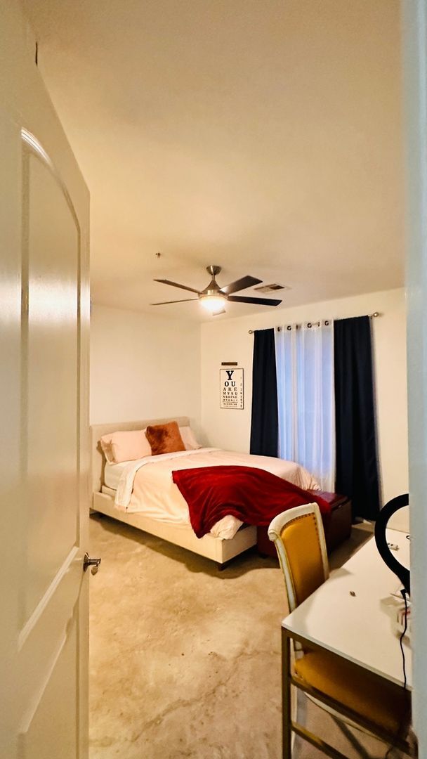 Building Photo - 10655 N 9th St