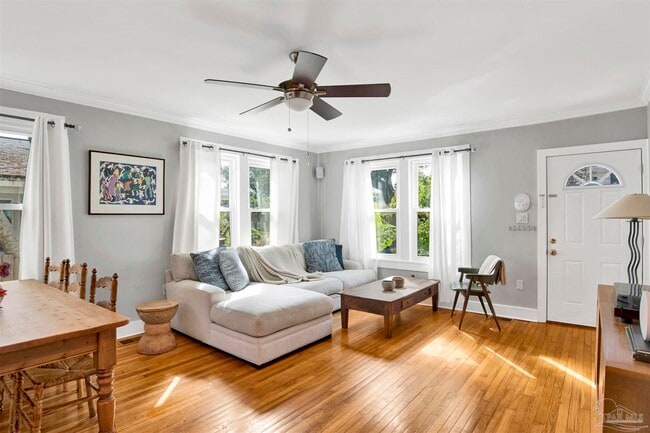 Building Photo - 1306 E Hernandez St