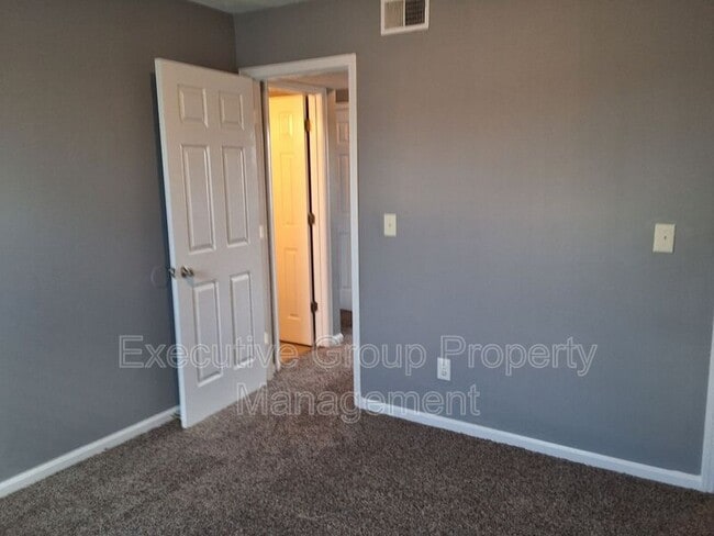 Building Photo - 355 Elmwood Dr