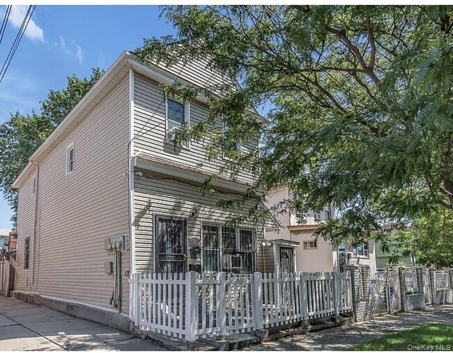 Building Photo - 160-13 N Conduit Ave