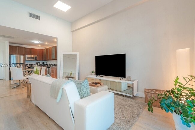 Building Photo - 2301 Collins Ave