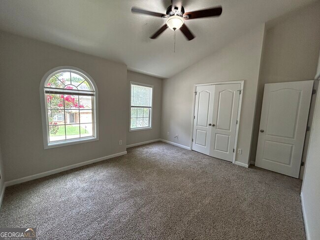 Building Photo - 6533 Silk Tree Pointe