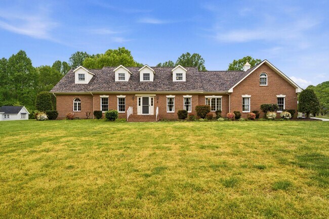 Building Photo - 1126 Somerset Ln