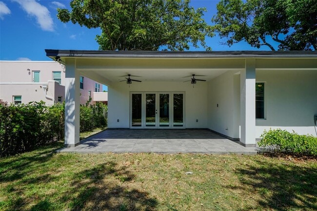 Building Photo - 112 NW 24th Ct