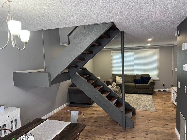 Building Photo - 3725 S Mill Ave