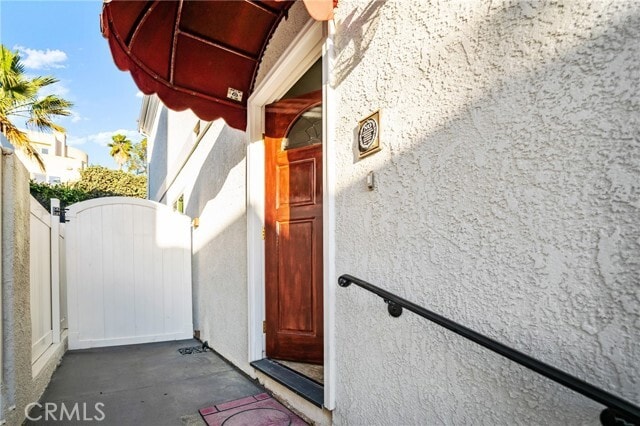 Building Photo - 714 N Juanita Ave
