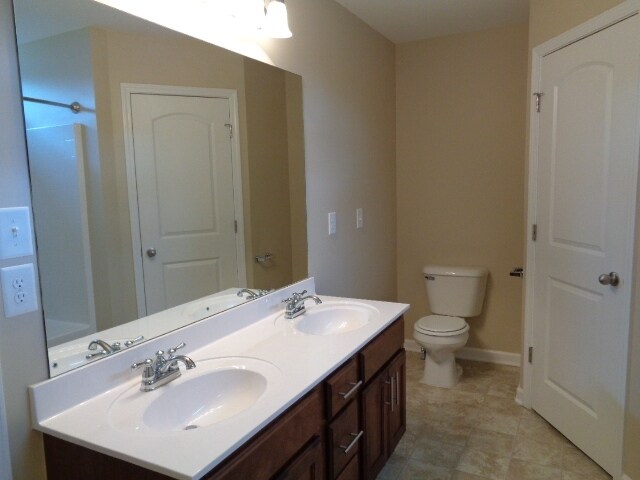 Building Photo - 484 Albion Cir