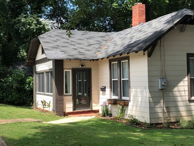 Building Photo - 1104 Hogan St