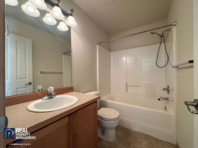 Building Photo - 3BR Silver Creek Home w/ Loft, Fireplace & 2-Car Garage!!