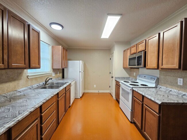 Building Photo - NEW IN MANAGEMENT - COMING SOON!