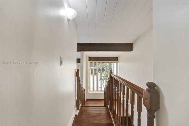 Building Photo - 760 E Coco Plum Cir