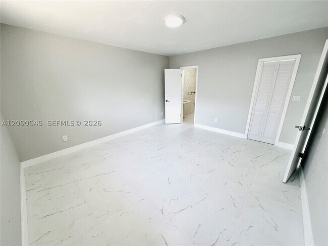 Building Photo - 201 SW 40th Ave