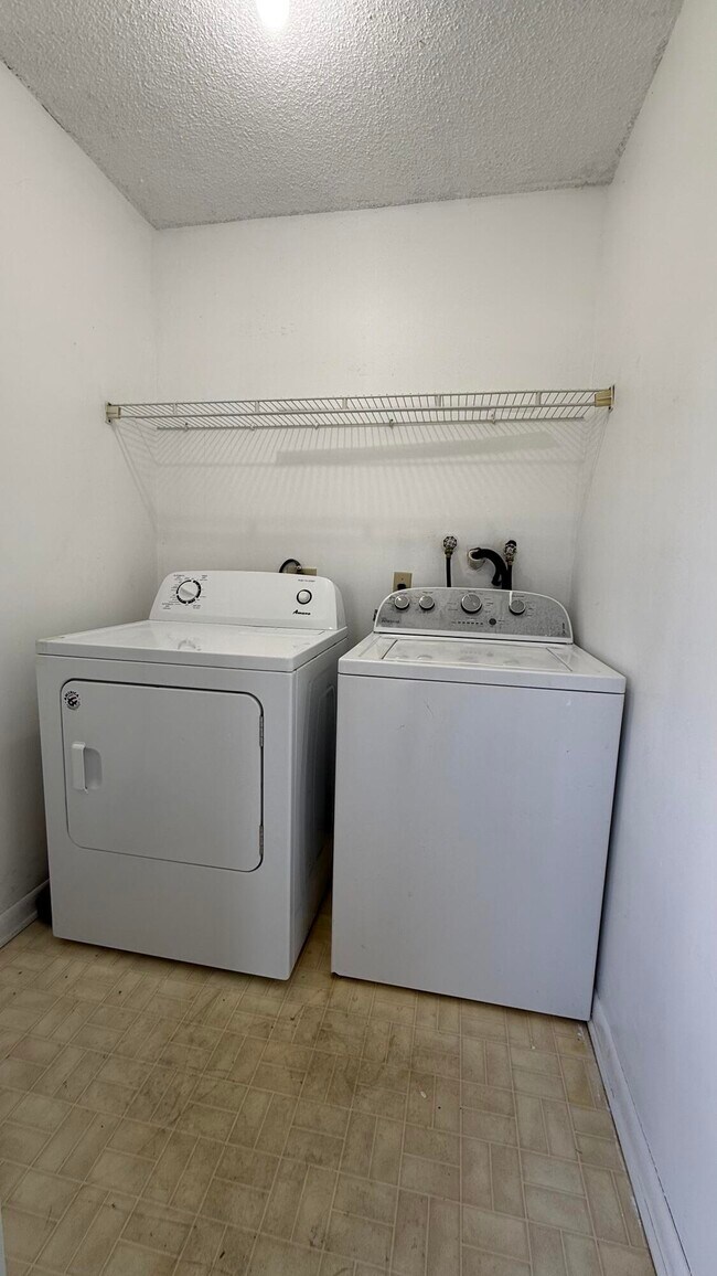 Building Photo - 9419 S Belfort Cir