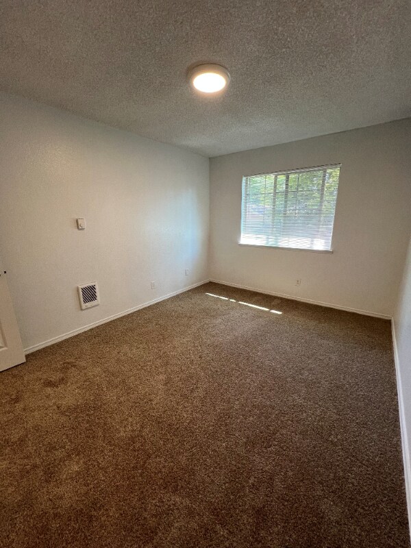 Building Photo - 17260 SW Heritage Ct