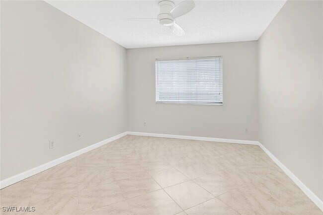 Building Photo - 1240 Wildwood Lakes Blvd