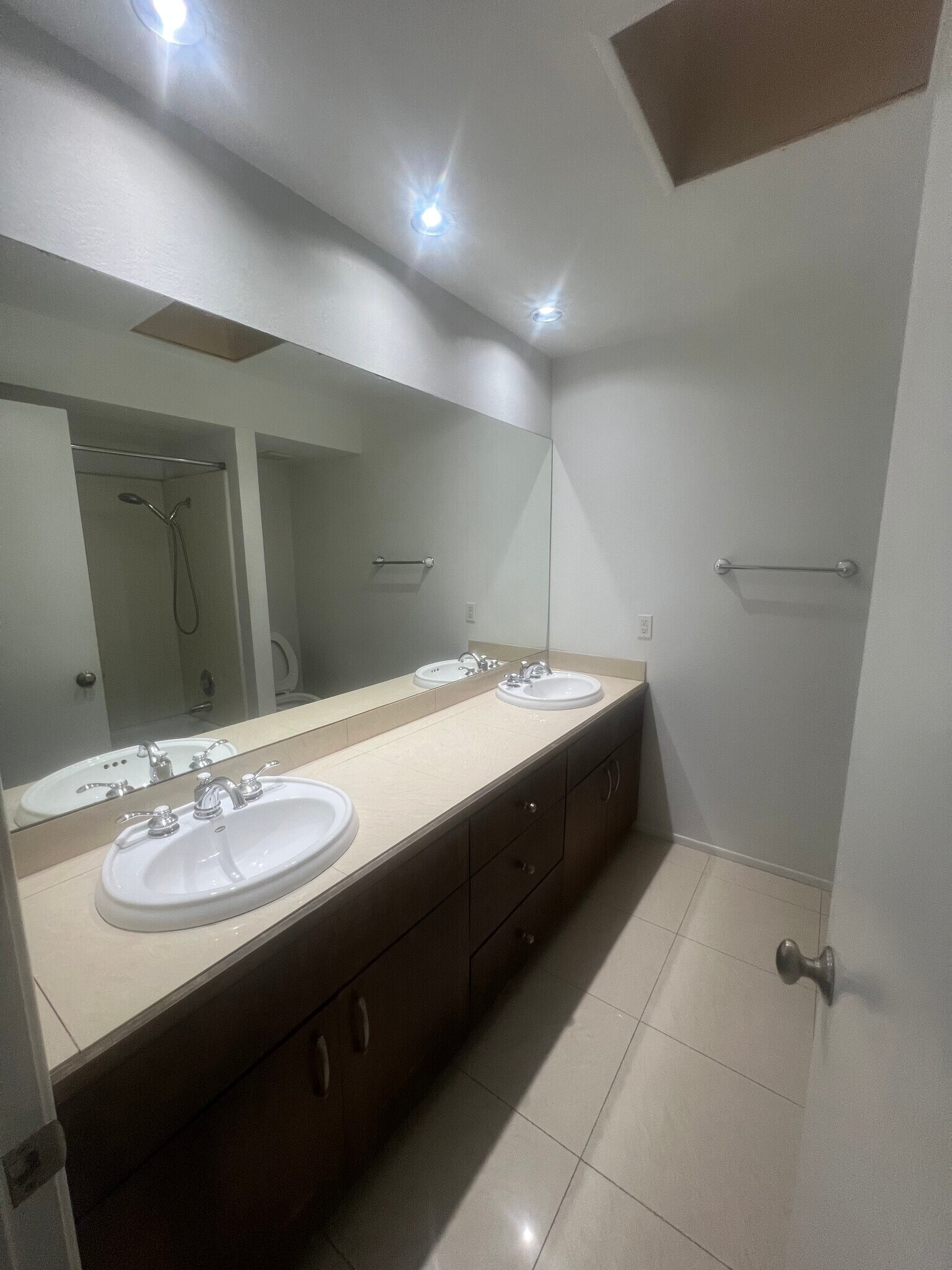 Spare Bathroom w/ double sinks - 8353 E Via de Sereno