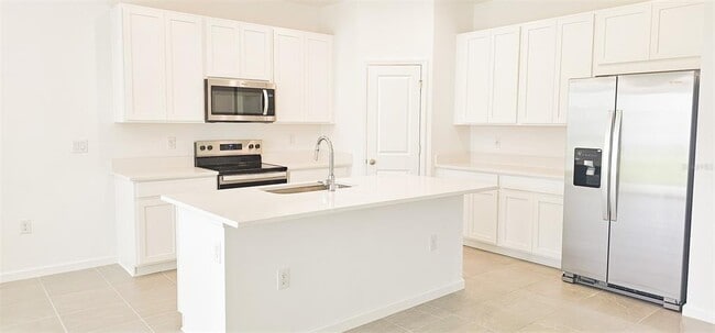 Building Photo - 413 Silver Palm Dr