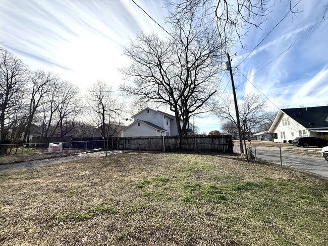 Building Photo - 518 3rd Ave NW