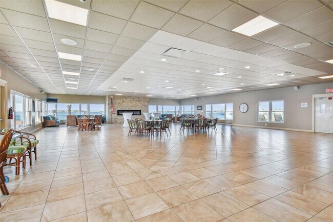 Building Photo - 8 Glencoe Pl