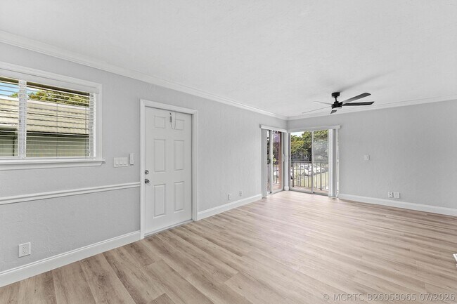 Building Photo - 1866 Fairview Villas Dr