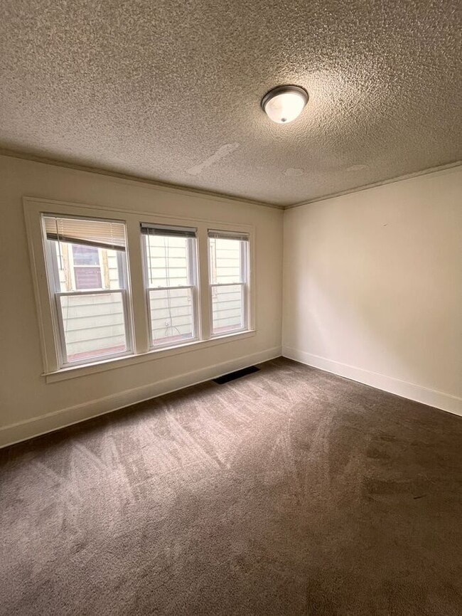 Building Photo - Cozy and Bright 2-Bedroom Duplex with Fire...