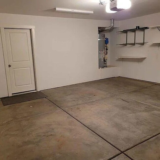 Building Photo - End Unit 3 Bedroom Townhome