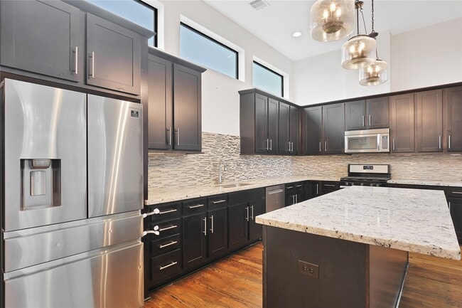 Building Photo - 1810 Thompson St