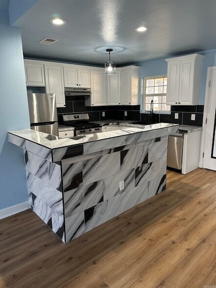 Building Photo - 15315 Birch Dr