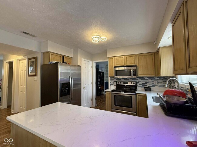 Building Photo - 8607 Longspur Ct