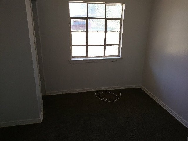 Building Photo - 2409 Oak Dr