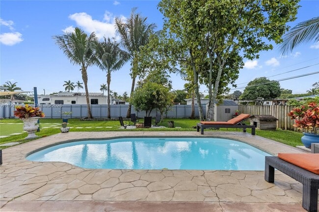 Building Photo - 14950 S Biscayne River Dr