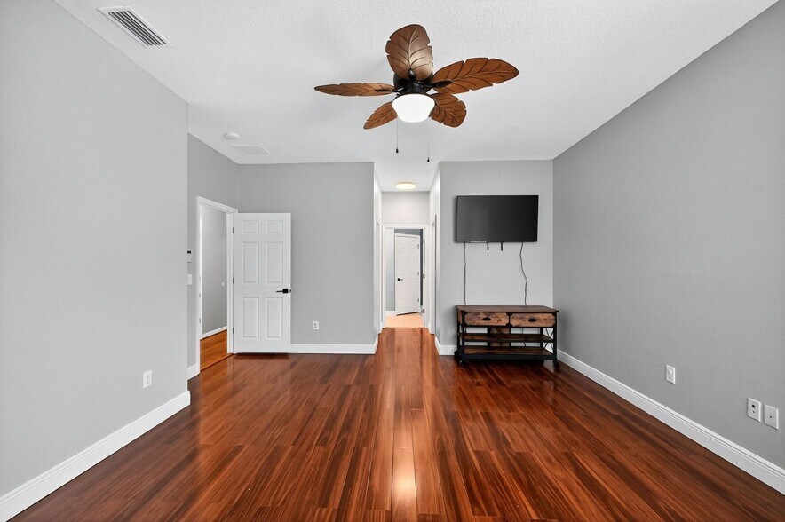 Building Photo - 6153 Everlasting Pl