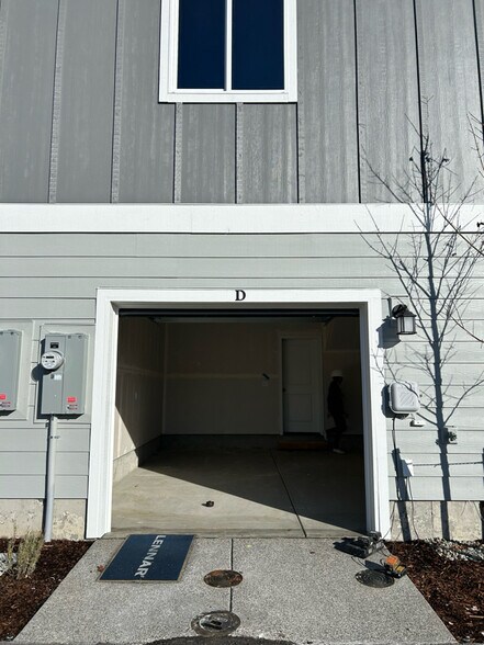 Building Photo - 3226 Juno Ct NE