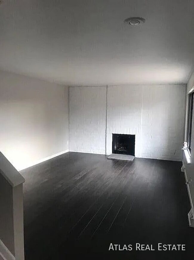 Building Photo - 1101 S Yosemite Way