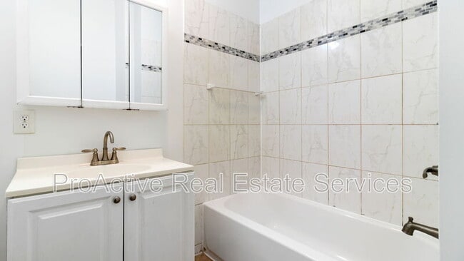 Building Photo - 417 W 30th St