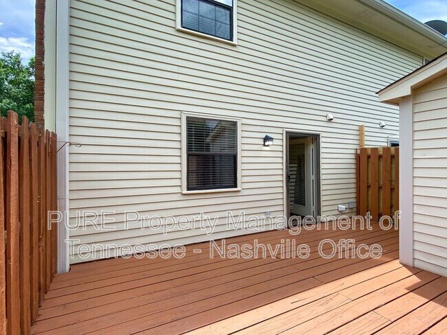 Building Photo - 517 Brentwood Pointe